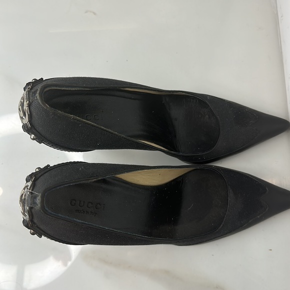 Gucci black pointy heels. Gucci logo in the back - Picture 3 of 4